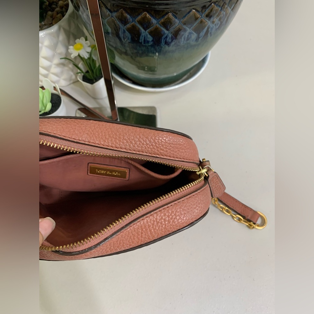 ๐๐ TORY BURCH Crossbody Camera Pink Leather Bag - Picture 9 of 12